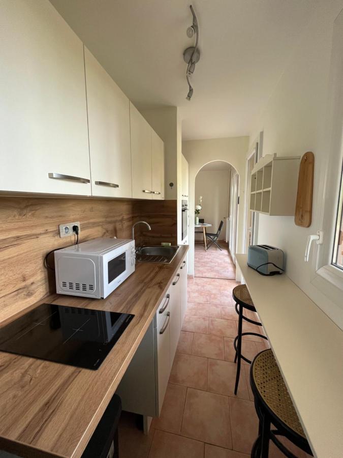 Apartment T2 Avec Terrasse & Parking A 5 Min Du Centre, 10 Min Des Plages *