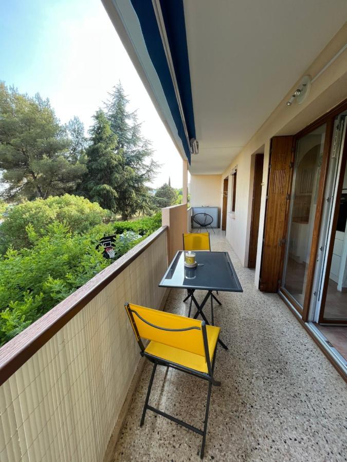 T2 Avec Terrasse & Parking A 5 Min Du Centre, 10 Min Des Plages * Hyères