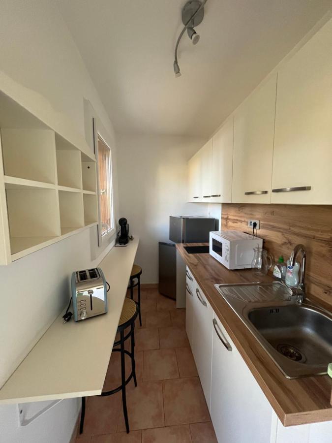 T2 Avec Terrasse & Parking A 5 Min Du Centre, 10 Min Des Plages *